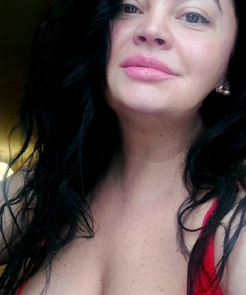 Живу в самом сердце Москвы, где можем встретиться в уютной гостиничной комнате или я могу приехать к тебе, создать атмосферу релакса и страсти. В моем арсенале множество возможностей для приятного времяпрепровождения - классический и эротический массаж, стриптиз, ролевые игры, и многое другое. Чувственные прикосновения, неистовая страсть и умение угодить мужчине - вот мои оружия. Мои клиенты говорят, что время проведенное со мной, это настоящая сказка, которую они хотят повторить снова и снова. Заходи на мою страничку, чтобы увидеть мои фото и отзывы. Буду рада познакомиться и сделать нашу встречу незабываемой! 😉🌹 178, 36 лет